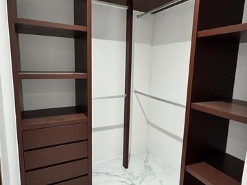 OMBU DEPTO- SIN MUEBLES EN RENTASEGUNDO PISO.