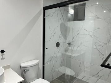 OMBU DEPTO- SIN MUEBLES EN RENTASEGUNDO PISO.