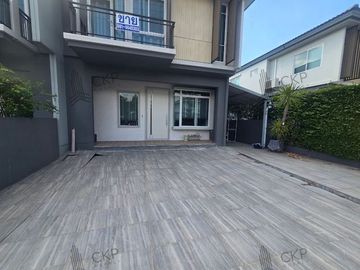 Twin house, Inizio 3 Pinklao - Ring Road, empty house, located opposite the swimming pool, wide road, near food and shopping sources.