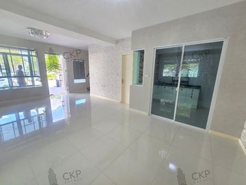 Twin house, Inizio 3 Pinklao - Ring Road, empty house, located opposite the swimming pool, wide road, near food and shopping sources.