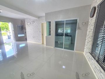 Twin house, Inizio 3 Pinklao - Ring Road, empty house, located opposite the swimming pool, wide road, near food and shopping sources.