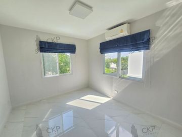 Twin house, Inizio 3 Pinklao - Ring Road, empty house, located opposite the swimming pool, wide road, near food and shopping sources.