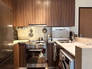 Good Deal: Interiored Design 1BR Unit in Shang Salcedo Place, Makati
