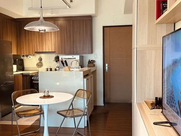 Good Deal: Interiored Design 1BR Unit in Shang Salcedo Place, Makati