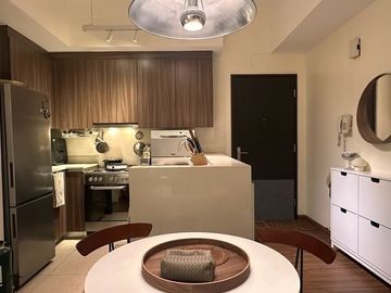 Good Deal: Interiored Design 1BR Unit in Shang Salcedo Place, Makati