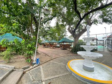 HOUSE AND LOT WITH SWIMMING POOL IN IMUS CAVITE