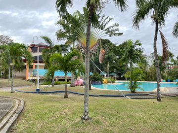 HOUSE AND LOT WITH SWIMMING POOL IN IMUS CAVITE