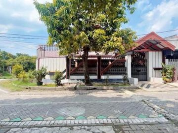 Dijual Rumah Hook Hitung Tanah Siap Huni Lokasi Strategis di Dukuh Kupang Surabaya