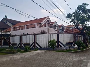 Dijual Rumah Hook Hitung Tanah Siap Huni Lokasi Strategis di Dukuh Kupang Surabaya
