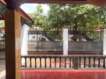 Dijual Rumah Hook Hitung Tanah Siap Huni Lokasi Strategis di Dukuh Kupang Surabaya