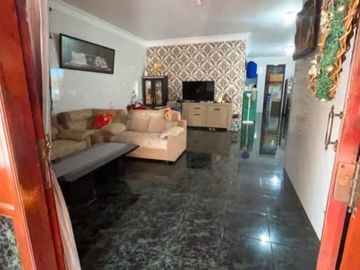 Dijual Rumah Hook Hitung Tanah Siap Huni Lokasi Strategis di Dukuh Kupang Surabaya