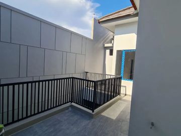 Dijual Rumah Baru Manyar Kertoadi Mewah Dekat Raya Kertajaya Araya SHM