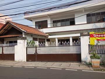 Dijual Rumah Untuk Bisnis Kos-Kosan atau Homestay Jalan Kramat Raya Senen Jakarta Pusat Lokasi Ramai Sangat Strategis Siap Operasional