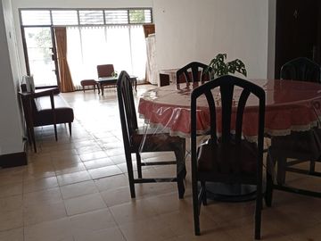 Dijual Rumah Untuk Bisnis Kos-Kosan atau Homestay Jalan Kramat Raya Senen Jakarta Pusat Lokasi Ramai Sangat Strategis Siap Operasional