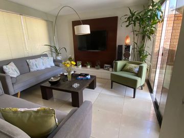 Venta de casa con piscina en Brisas de Villa