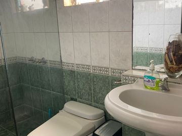 Venta de casa con piscina en Brisas de Villa