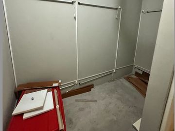 Se Alquila Moderno Departamento En MIRAFLORES – 120 M²  Incluye 2 Estacionamientos Y Un Depósito Privado.