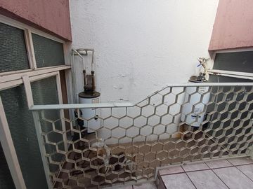Edificio de departamentos de venta  3 departamentos 1 local a tan solo 2 cuadras de la Av. Francisco I. Madero Ote Morelia Mich