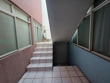 Edificio de departamentos de venta  3 departamentos 1 local a tan solo 2 cuadras de la Av. Francisco I. Madero Ote Morelia Mich