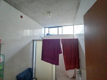 Edificio de departamentos de venta  3 departamentos 1 local a tan solo 2 cuadras de la Av. Francisco I. Madero Ote Morelia Mich