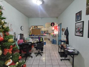 Edificio de departamentos de venta  3 departamentos 1 local a tan solo 2 cuadras de la Av. Francisco I. Madero Ote Morelia Mich