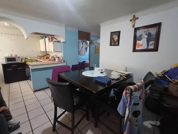 Edificio de departamentos de venta  3 departamentos 1 local a tan solo 2 cuadras de la Av. Francisco I. Madero Ote Morelia Mich
