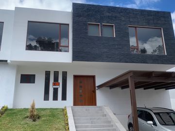 Casa por estrenar en Tumbaco sector Hilacril