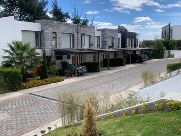 Casa por estrenar en Tumbaco sector Hilacril