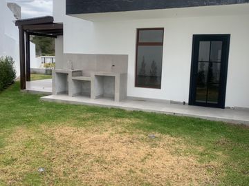 Casa por estrenar en Tumbaco sector Hilacril