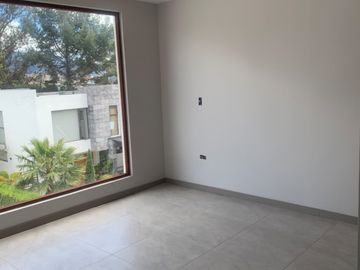 Casa por estrenar en Tumbaco sector Hilacril