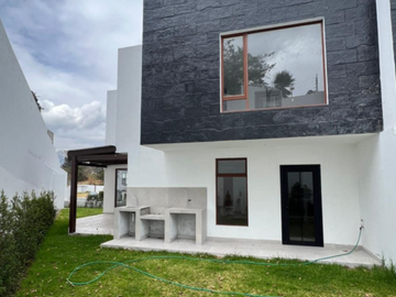 Casa por estrenar en Tumbaco sector Hilacril