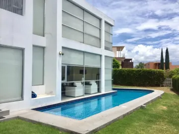 CASA DE 4 HABITACIONES CON PISCINA