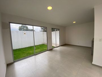 CASA DE VENTA POR ESTRENAR EN LLANO GRANDE