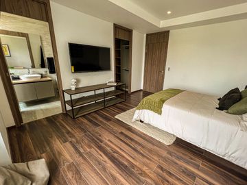 Departamento En Venta En Bosque Real Ivy, 3 Recámaras Frente al Campo De Golf