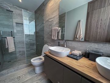 Departamento En Venta En Bosque Real Ivy, 3 Recámaras Frente al Campo De Golf