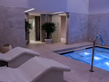 Departamento En Venta En Bosque Real Ivy, 3 Recámaras Frente al Campo De Golf