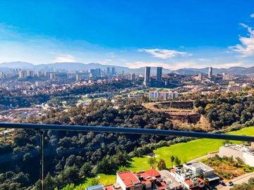 Departamento En Venta En Bosque Real Ivy, 3 Recámaras Frente al Campo De Golf