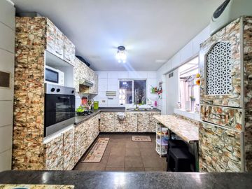 Casa Para Familia Grande O Negocio Asilo, Clínica, Etc.9d/7b