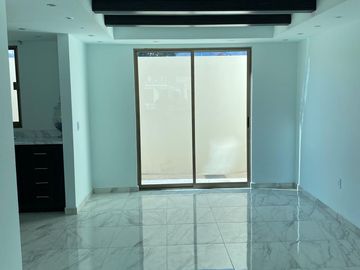 EN VENTA CASA DE TRES PLATAS , EN FRACC. RESIDENCIAL HACIENDA REAL, TOLCAYUCA HGO.