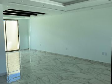 EN VENTA CASA DE TRES PLATAS , EN FRACC. RESIDENCIAL HACIENDA REAL, TOLCAYUCA HGO.