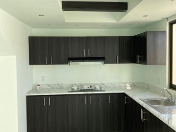 EN VENTA CASA DE TRES PLATAS , EN FRACC. RESIDENCIAL HACIENDA REAL, TOLCAYUCA HGO.
