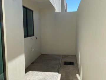 EN VENTA CASA DE TRES PLATAS , EN FRACC. RESIDENCIAL HACIENDA REAL, TOLCAYUCA HGO.