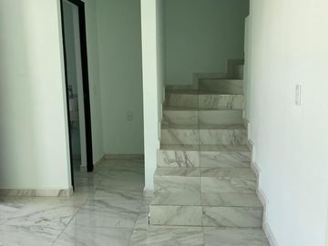 EN VENTA CASA DE TRES PLATAS , EN FRACC. RESIDENCIAL HACIENDA REAL, TOLCAYUCA HGO.