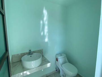 EN VENTA CASA DE TRES PLATAS , EN FRACC. RESIDENCIAL HACIENDA REAL, TOLCAYUCA HGO.