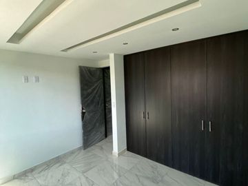EN VENTA CASA DE TRES PLATAS , EN FRACC. RESIDENCIAL HACIENDA REAL, TOLCAYUCA HGO.