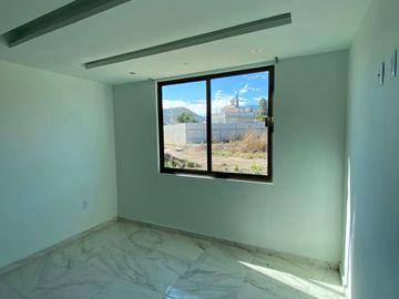 EN VENTA CASA DE TRES PLATAS , EN FRACC. RESIDENCIAL HACIENDA REAL, TOLCAYUCA HGO.