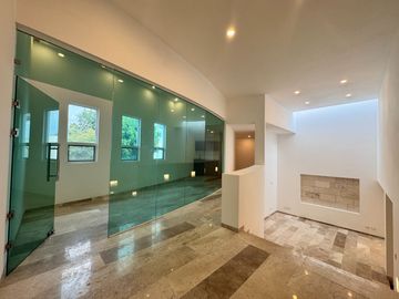 Casa en Venta en Villantigua con ampliación y renovada completamente desde los pisos y todos los baños nuevos y cuenta con 4 recamaras, la pr