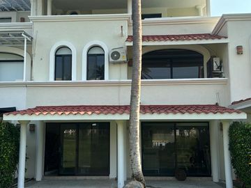 HERMOSA VILLA EN VENTA DENTRO DE VIDANTA ACAPULCO CON VISTA Y SALIDA AL CAMPO DE GOLF