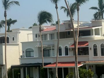 HERMOSA VILLA EN VENTA DENTRO DE VIDANTA ACAPULCO CON VISTA Y SALIDA AL CAMPO DE GOLF