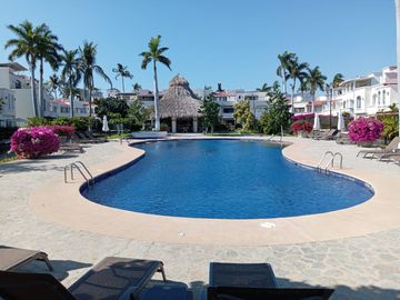HERMOSA VILLA EN VENTA DENTRO DE VIDANTA ACAPULCO CON VISTA Y SALIDA AL CAMPO DE GOLF